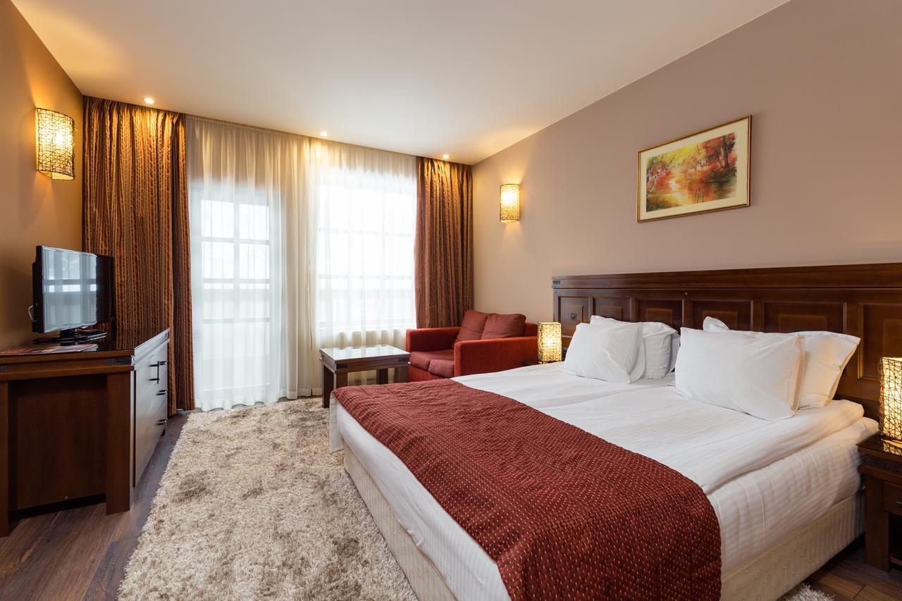 Family Hotel Strannopriemnitza Орешак Екстер'єр фото